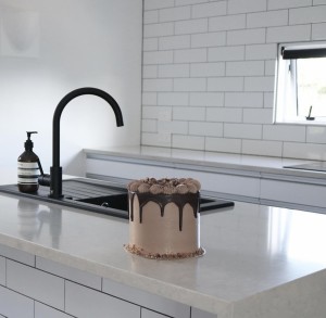 blak kitchen tap by Meir